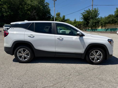 Used 2022 GMC Terrain SLE FWD image 8