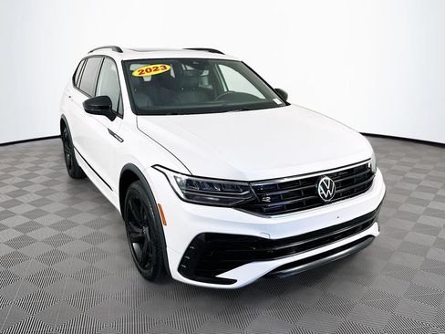 Used 2023 Volkswagen Tiguan SE R-Line AWD/4WD image 2