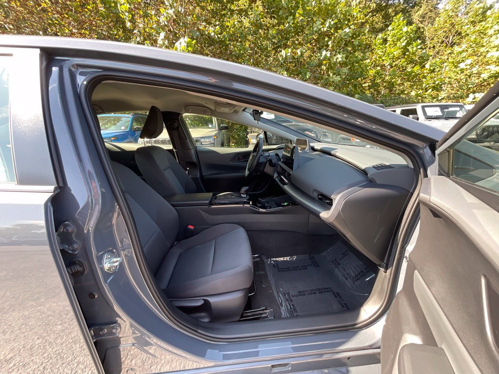 Used 2025 Toyota Prius LE FWD image 22
