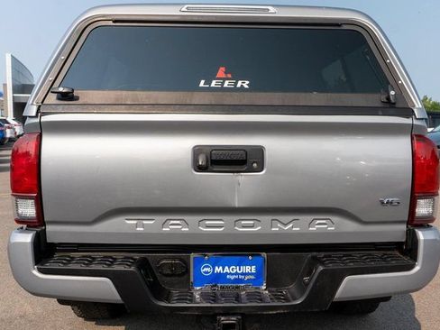 Used 2019 Toyota Tacoma TRD Sport AWD/4WD image 7