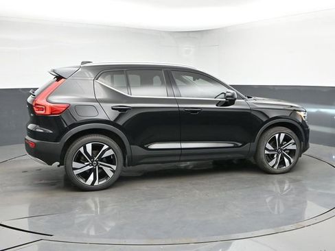 Used 2023 Volvo XC40 B5 Plus w/ Protection Package Premier AWD/4WD image 9