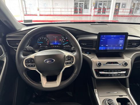 Used 2022 Ford Explorer XLT w/ Equipment Group 202A image 16