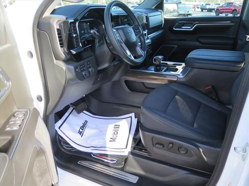 Used 2023 Chevrolet Silverado 1500 LT Trail Boss w/ Protection Package image 9