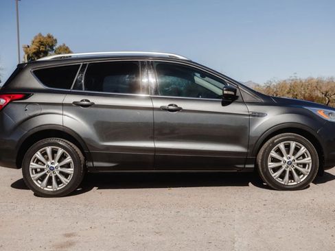 Used 2017 Ford Escape Titanium image 4
