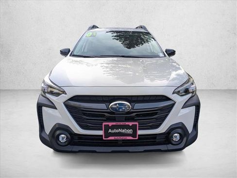 Used 2025 Subaru Outback Premium AWD/4WD image 6