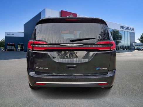 Used 2023 Chrysler Pacifica Touring-L FWD image 5