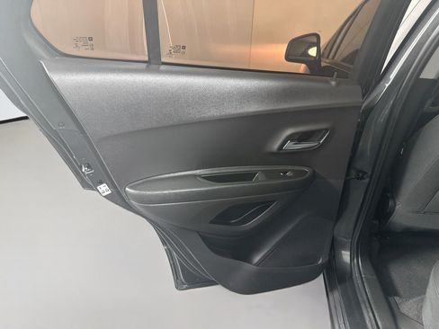 Used 2020 Chevrolet Trax LS FWD image 23