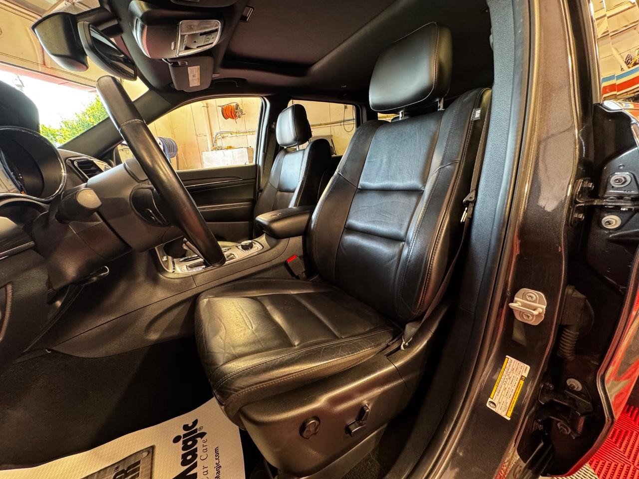Used 2020 Jeep Grand Cherokee Limited AWD/4WD image 16