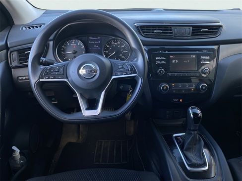 Used 2018 Nissan Rogue Sport S image 17