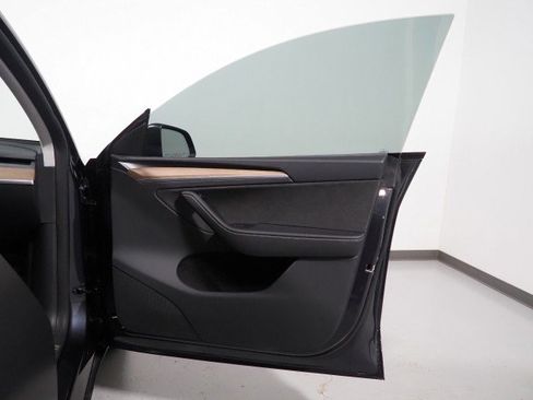 Used 2025 Tesla Model Y Performance image 53