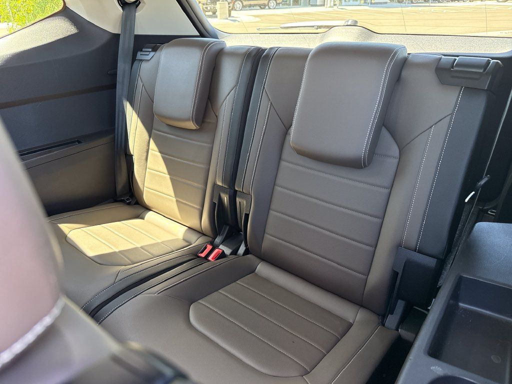 Used 2024 Volkswagen Atlas SEL AWD/4WD image 26