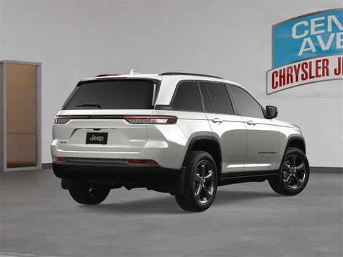 New 2025 Jeep Grand Cherokee Laredo image 5