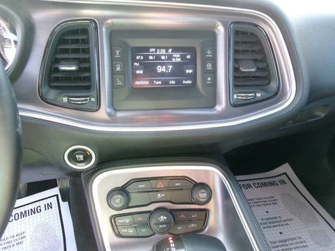 Used 2015 Dodge Challenger SXT image 14