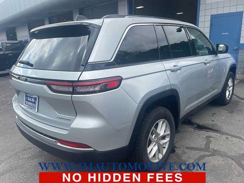 Used 2023 Jeep Grand Cherokee Laredo w/ Luxury Tech Group I AWD/4WD image 4