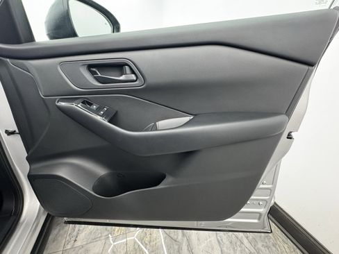 Used 2024 Nissan Rogue S image 51