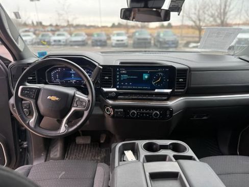 Used 2025 Chevrolet Silverado 1500 LT AWD/4WD image 19