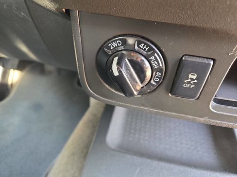 Used 2012 Nissan Frontier SV w/ SV Premium Utility Pkg AWD/4WD image 29