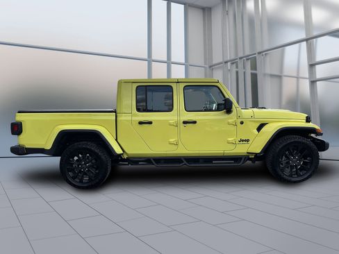 Used 2024 Jeep Gladiator Sport image 4