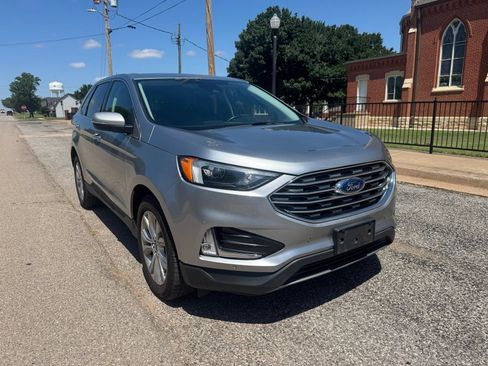 Used 2022 Ford Edge Titanium AWD/4WD image 2