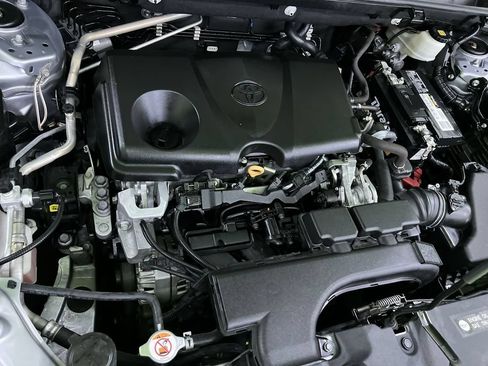 Used 2021 Toyota RAV4 LE FWD image 29