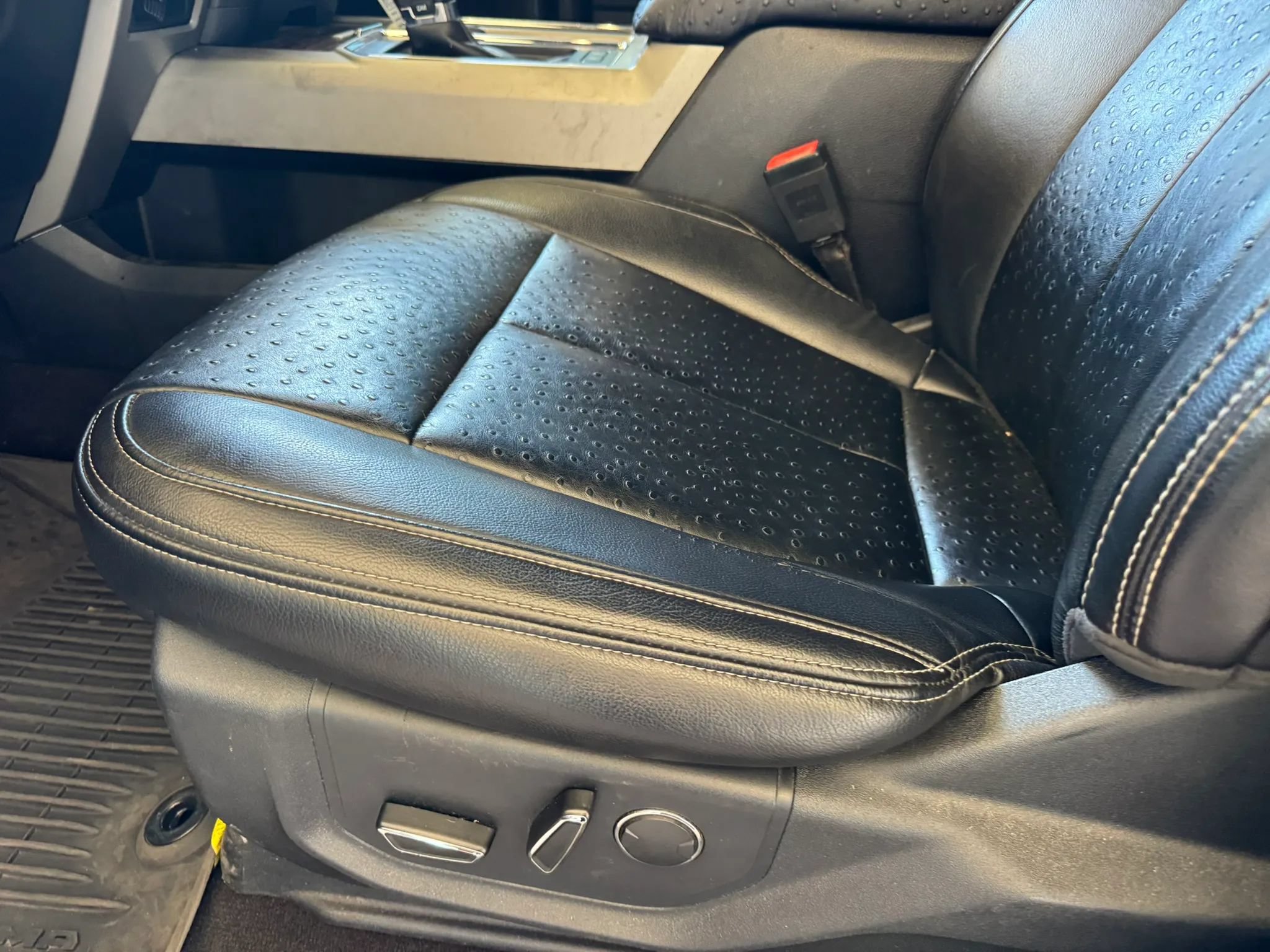 Used 2018 Ford F150 Lariat w/ Equipment Group 502A Luxury AWD/4WD image 18