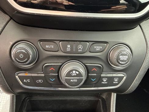 Used 2019 Jeep Cherokee Limited AWD/4WD image 31