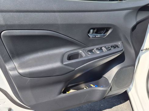 Used 2023 Nissan Versa SV FWD image 12