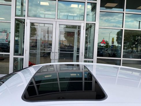 Used 2019 Toyota Camry SE w/ Convenience Package FWD image 13