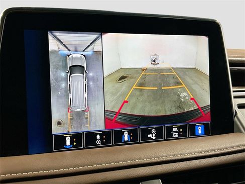 Used 2023 Chevrolet Tahoe High Country image 11