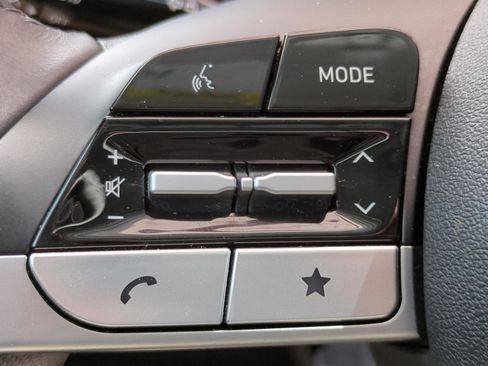 Certified 2024 Hyundai Elantra Limited image 13