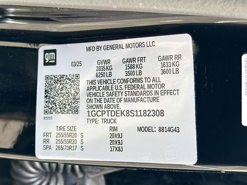 Used 2025 Chevrolet Colorado Z71 w/ Technology Package AWD/4WD image 32