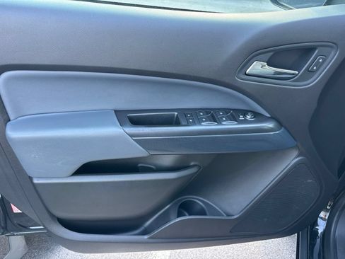 Used 2016 Chevrolet Colorado Z71 AWD/4WD image 12