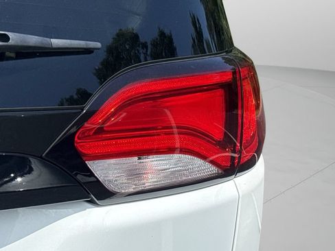 Used 2023 Chrysler Voyager LX FWD image 19