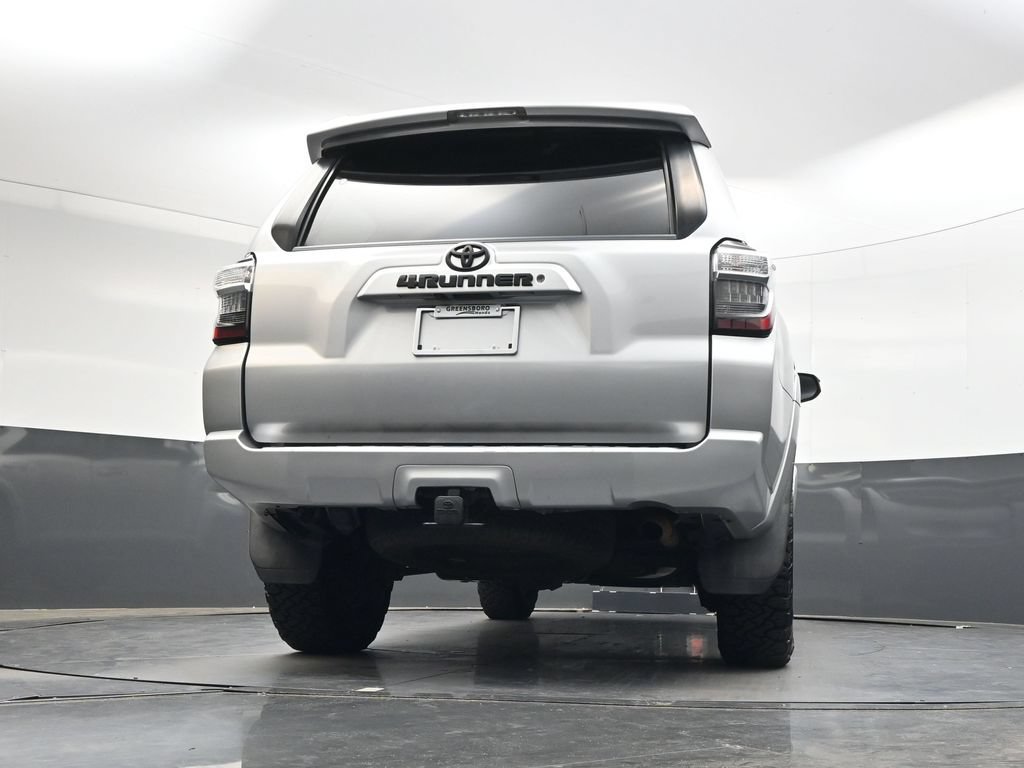 Used 2017 Toyota 4Runner SR5 AWD/4WD image 32