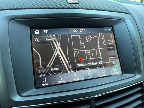 Used 2019 Lincoln MKT AWD image 4