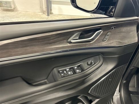 New 2025 Jeep Grand Cherokee Overland w/ Adv Protech Group III image 14