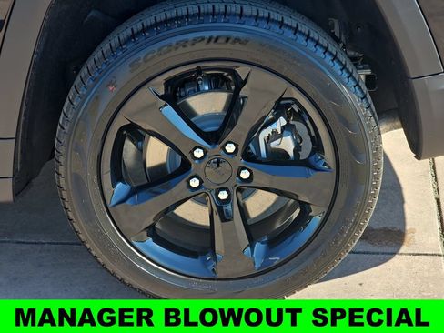 New 2026 Jeep Grand Cherokee L Limited w/ Limited Altitude Package AWD/4WD image 39