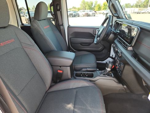 New 2025 Jeep Wrangler Unlimited Rubicon w/ Technology Group image 20