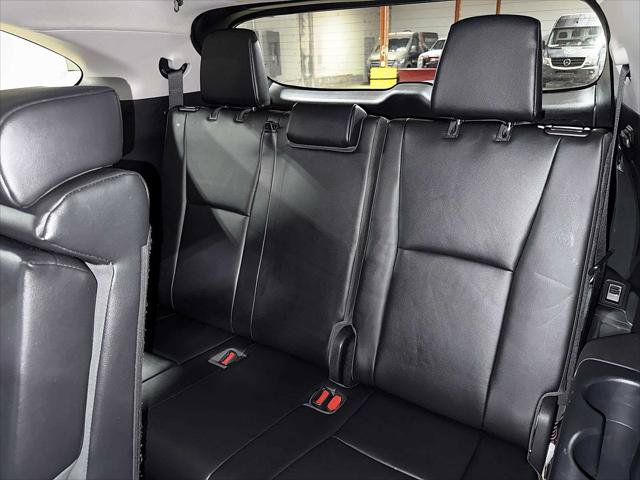 Certified 2022 Toyota Highlander XLE AWD/4WD image 18