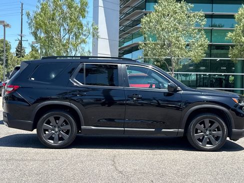 Used 2025 Honda Pilot Sport image 4
