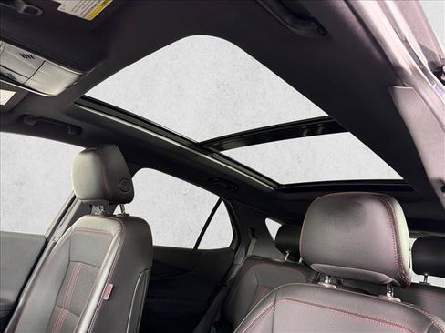 Used 2023 Chevrolet Equinox RS FWD image 2