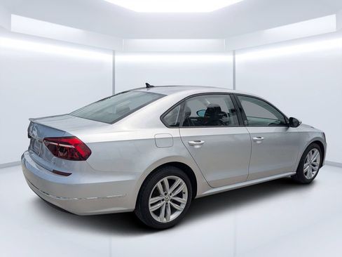 Used 2019 Volkswagen Passat 2.0T Wolfsburg FWD image 3