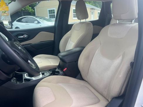 Used 2015 Jeep Cherokee Sport FWD image 9