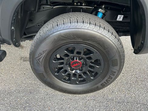 Used 2022 Toyota Tacoma TRD Off-Road w/ Technology Package AWD/4WD image 9
