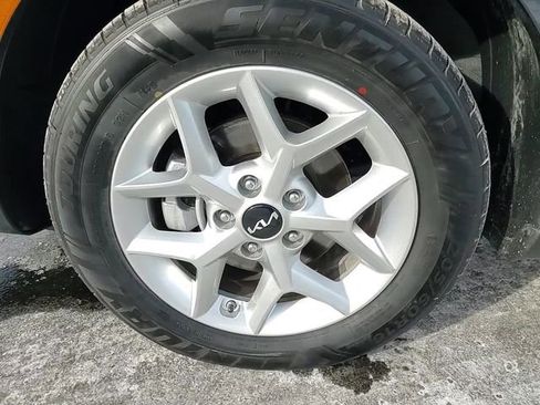 Used 2025 Kia Soul LX w/ LX Technology Package image 8