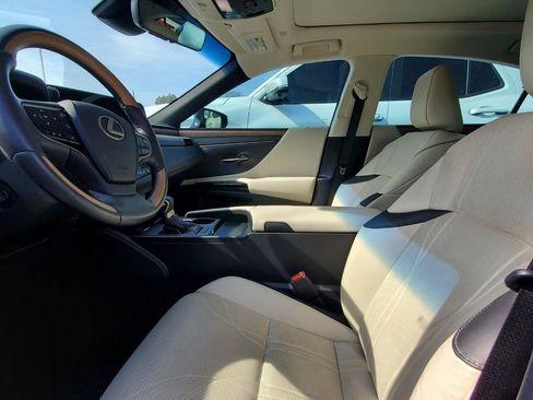 Used 2024 Lexus ES 350 w/ Technology Package image 3