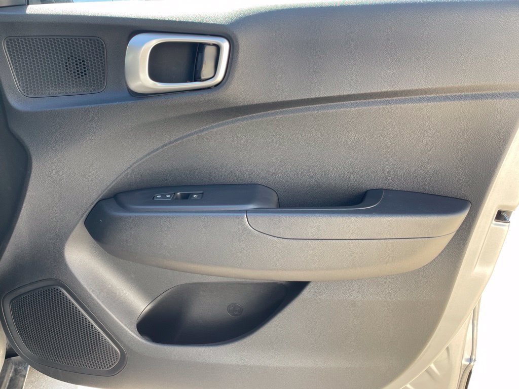 Used 2025 Hyundai Venue SEL FWD image 26