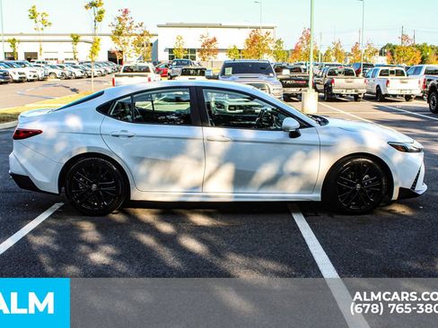 Used 2025 Toyota Camry SE image 9