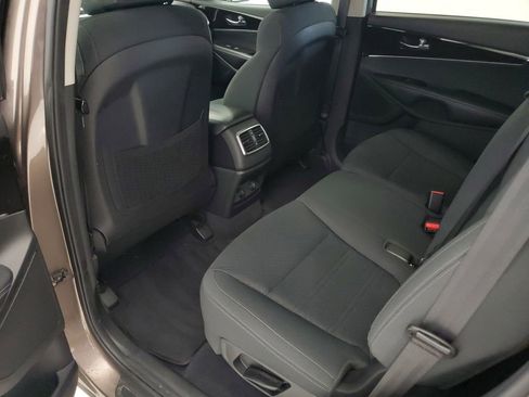Used 2020 Kia Sorento LX image 22