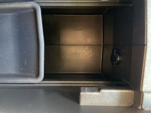 Used 2021 Toyota Highlander XLE AWD/4WD image 34